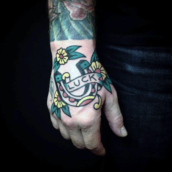 60 Hufeisen Tattoo-Designs für Männer - Good Luck Ink Ideen  