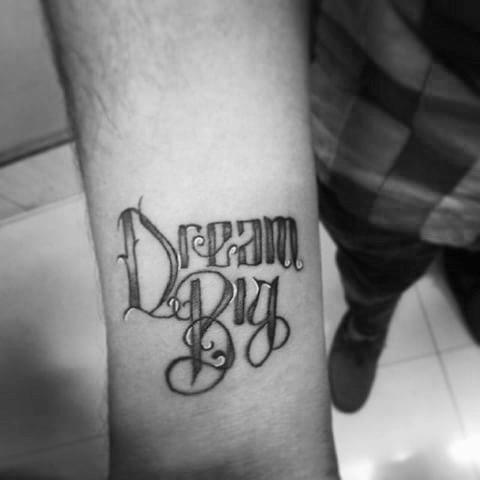 30 Traum Tattoo Designs für Männer - Word Ink Ideen  
