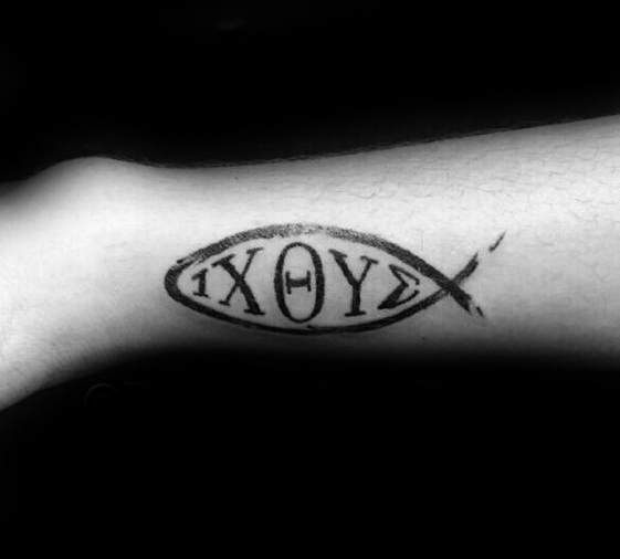 40 Ichthus Tattoo-Designs für Männer - Jesus Fisch Tinte Ideen  