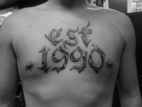 30 EST Tattoo Designs für Männer - Birth Year Ink Ideen  