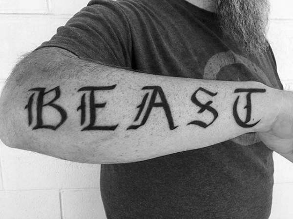 50 alte englische Tattoos für Männer - Retro Font Ink Design-Ideen  