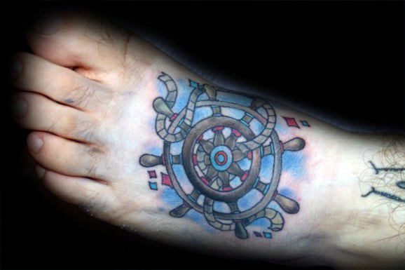 70 Schiffsrad Tattoo-Designs für Männer - eine sinnvolle Reise  