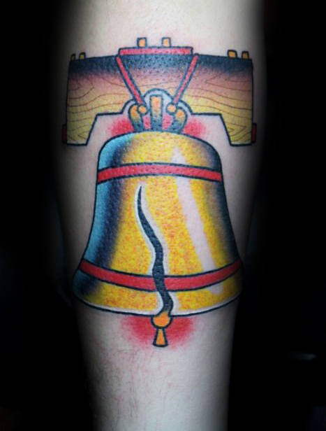40 Liberty Bell Tattoo Designs für Männer - patriotische Tinte Ideen  
