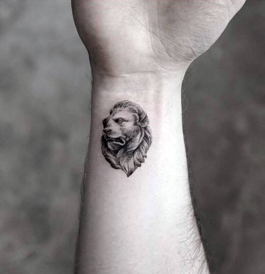 40 Löwen Statue Tattoo Designs für Männer - geschnitzte Stein Tinte Ideen  