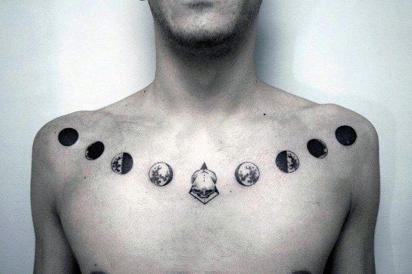 75 Mondphasen Tattoo-Designs für Männer - beleuchtete Ideen  