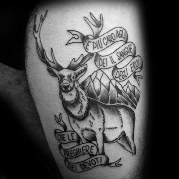40 traditionelle Deer Tattoo Designs für Männer - Tier Ideen  