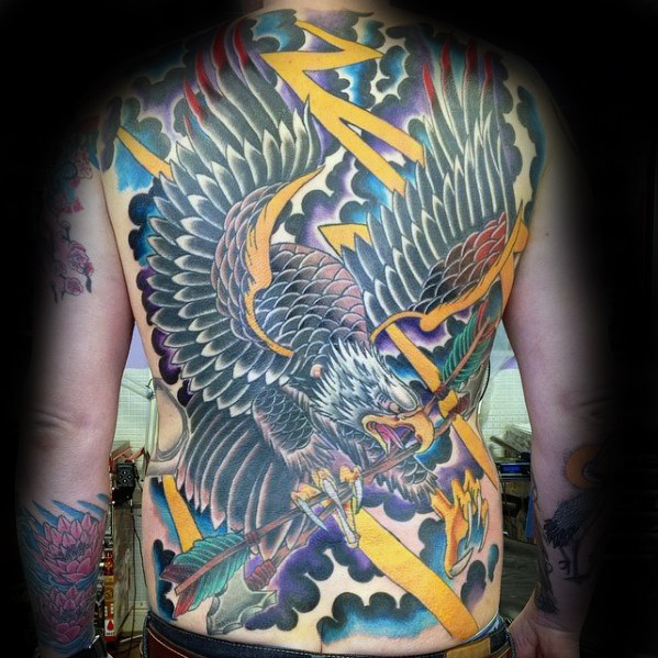 50 Eagle Zurück Tattoo Designs für Männer - Flying Bird Ink Ideen  