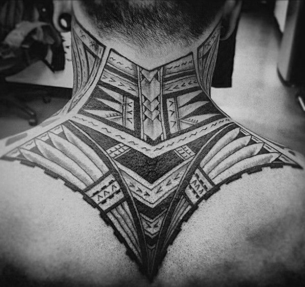 40 Tribal Neck Tattoos für Männer - Manly Ink Ideen  