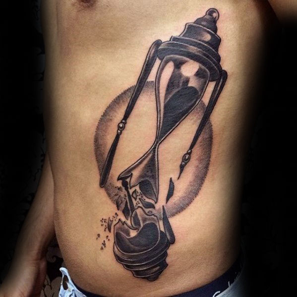 30 Broken Sanduhr Tattoo Designs für Männer - Time Ink Ideen  
