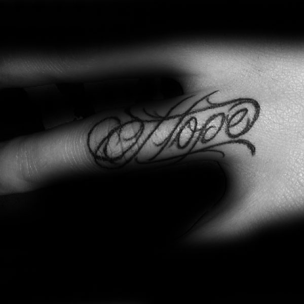 40 Hoffnung Tattoos für Männer - vier Buchstaben Wort Design-Ideen  