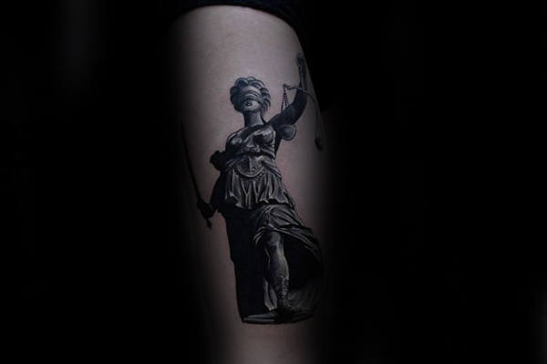 40 Lady Justice Tattoo Designs für Männer - Unparteiische Skala Tinte Ideen  