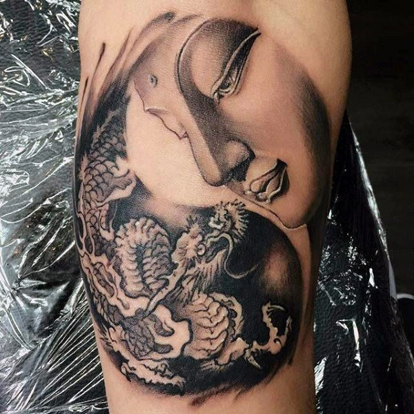 60 Yin Tang Tattoos für Männer - kontrastierende chinesische Designs  