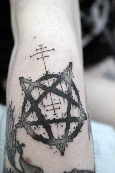 50 Pentagramm Tattoo-Designs für Männer - fünf Spitzen Star Ideen  