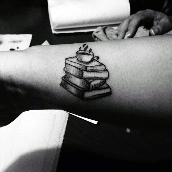 75 Buch Tattoos für Männer - Lesen inspirierte Design-Ideen  