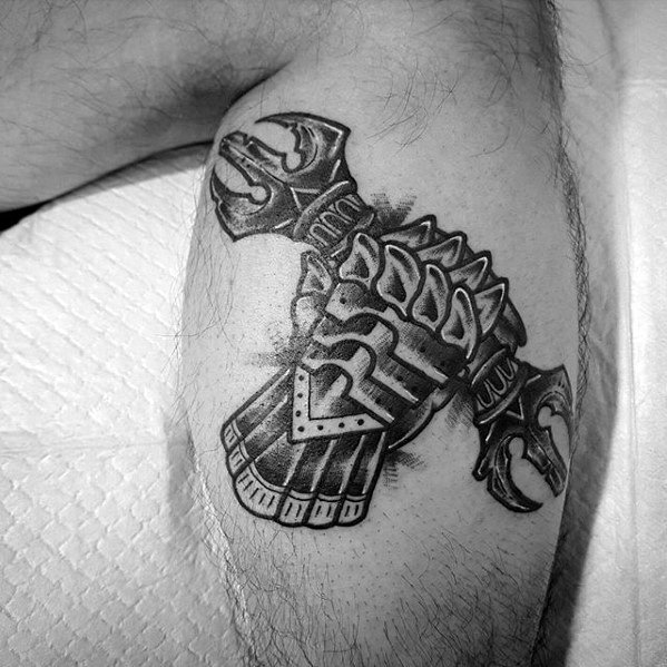 40 Gauntlet Tattoo Designs für Männer - Armored Glove Ink Ideen  