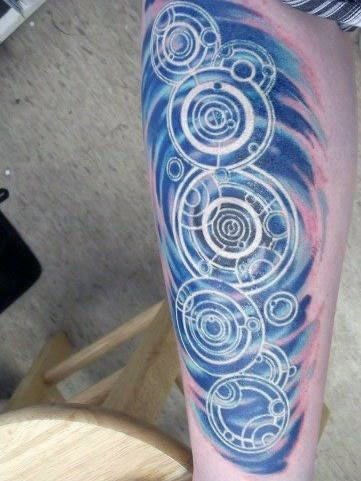 40 Gallifreyan Tattoo Designs für Männer - Doctor Who Ink Ideen  