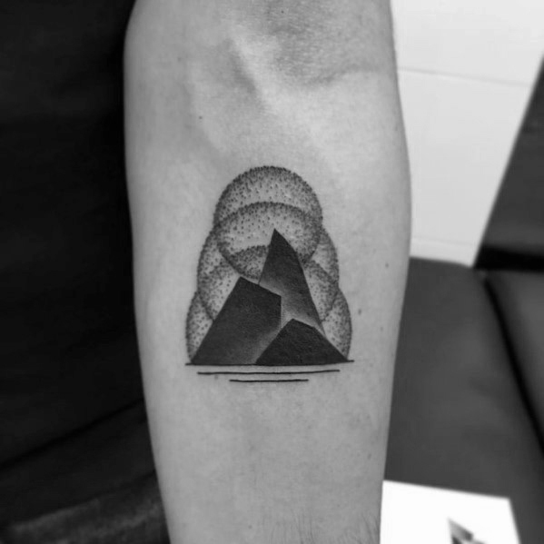 50 geometrische Berg Tattoo Designs für Männer - Geometrie-Tinte Ideen  