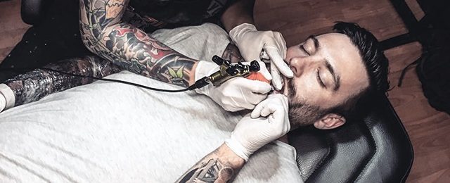 Wie lange dauert eine Lippe Tattoo innere Lip Ink Langlebigkeit