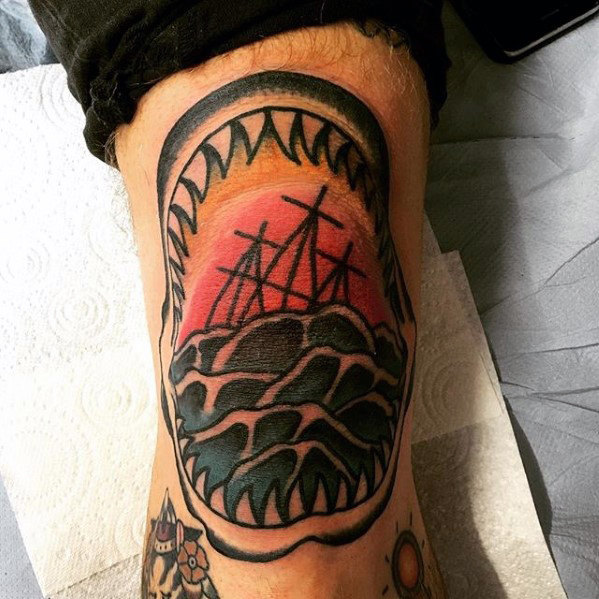 60 Shark Jaw Tattoo Designs für Männer - ein Biss Tinte Ideen  