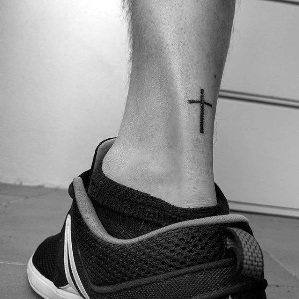 50 einfache Kreuz Tattoos für Männer - religiöse Tinte Design-Ideen  