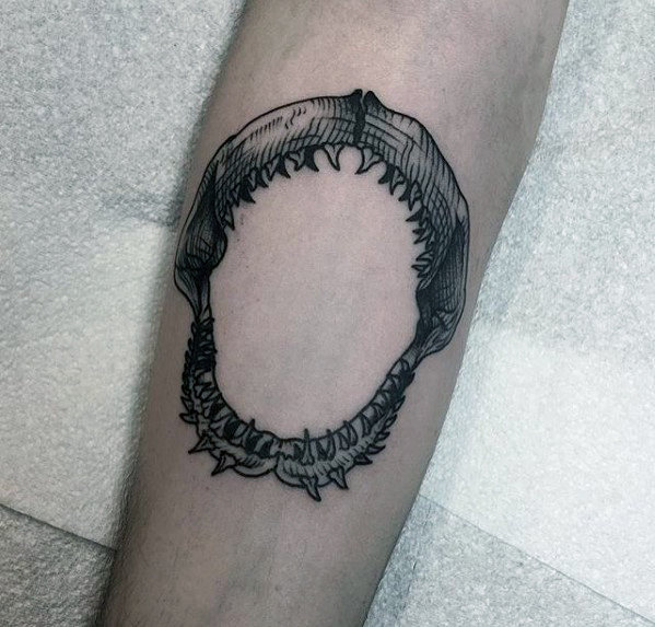 60 Shark Jaw Tattoo Designs für Männer - ein Biss Tinte Ideen  