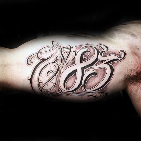 30 EST Tattoo Designs für Männer - Birth Year Ink Ideen  