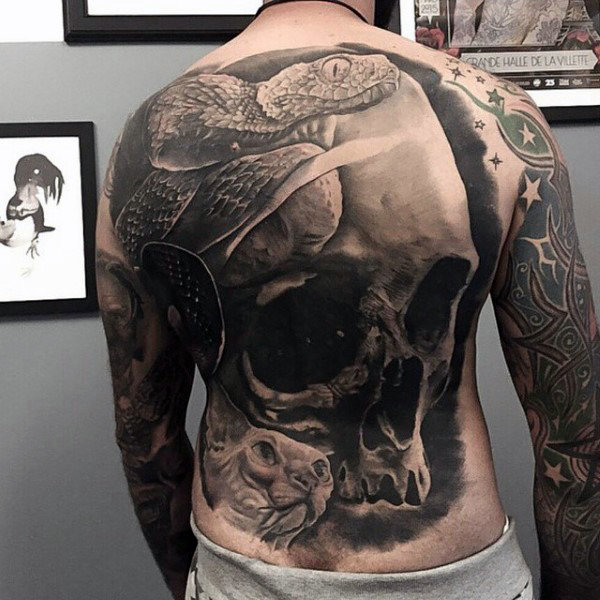 90 schwarze Tinte Tattoo Designs für Männer - dunkle Tinte Ideen  