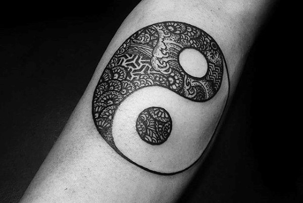 60 Yin Tang Tattoos für Männer - kontrastierende chinesische Designs  