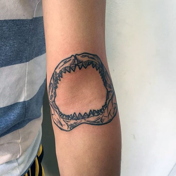 60 Shark Jaw Tattoo Designs für Männer - ein Biss Tinte Ideen  