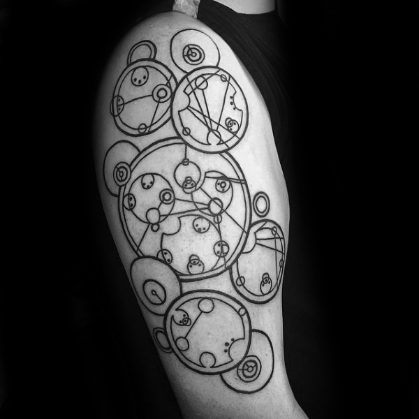 40 Gallifreyan Tattoo Designs für Männer - Doctor Who Ink Ideen  