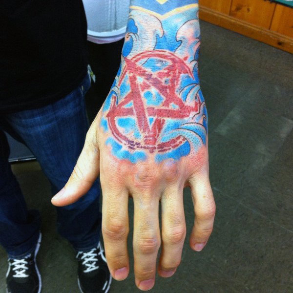 50 Pentagramm Tattoo-Designs für Männer - fünf Spitzen Star Ideen  