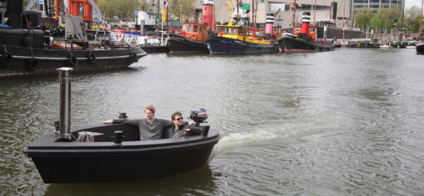 Der Hot Tug-ein Whirlpool-Boot ist ein Holzfeuer Schwimmdock Jacuzzi  