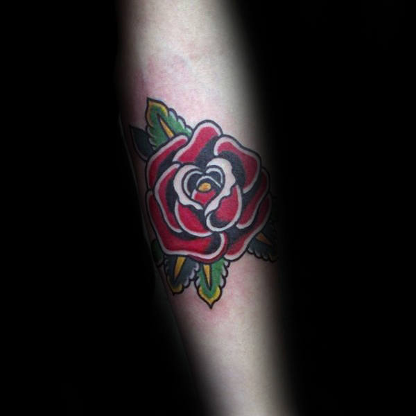 50 traditionelle Rose Tattoo Designs für Männer - Blumen-Tinte-Ideen  