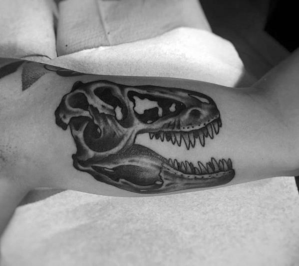 50 Jurassic Park Tattoo Designs für Männer - Dinosaurier-Tinten-Ideen  