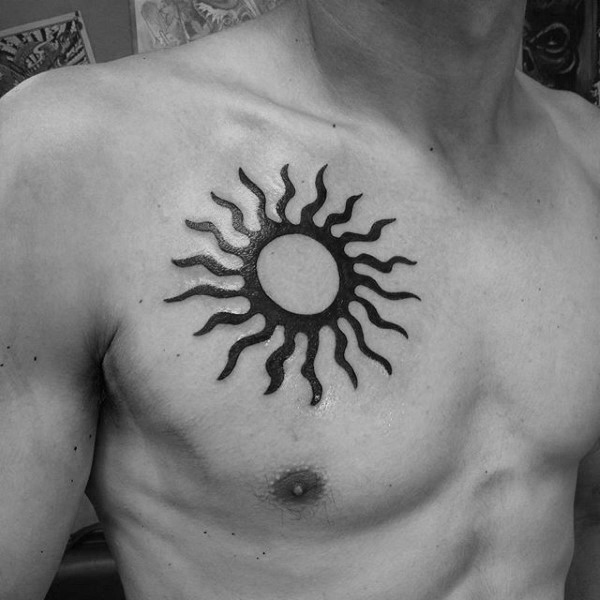 50 Tribal Sun Tattoo Designs für Männer - schwarze Tinte Strahlen  