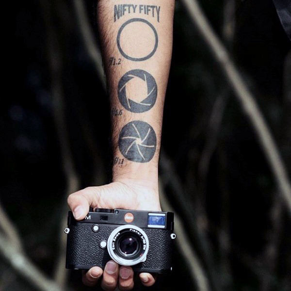 80 Kamera Tattoo Designs für Männer - Fotografie-Tinten-Ideen  