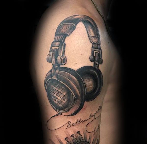 50 Kopfhörer Tattoo Designs für Männer - Musikalische Ideen  