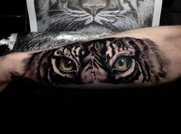 40 Tiger Eyes Tattoo Designs für Männer - Realistische Animal Ink Ideen  