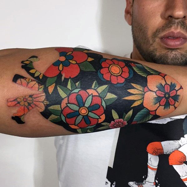 50 traditionelle Blumen Tattoo Designs für Männer - Old School Floral Ideen  