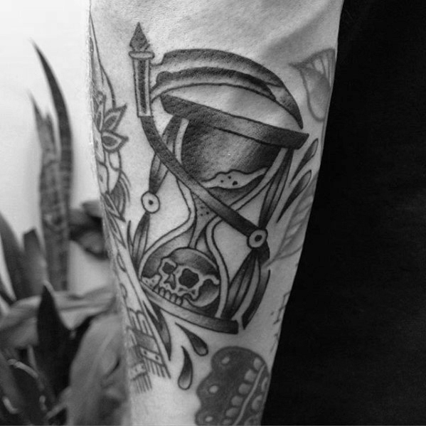 50 Traditionelle Sanduhr Tattoo-Designs für Männer - Passage der Zeit Ideen  