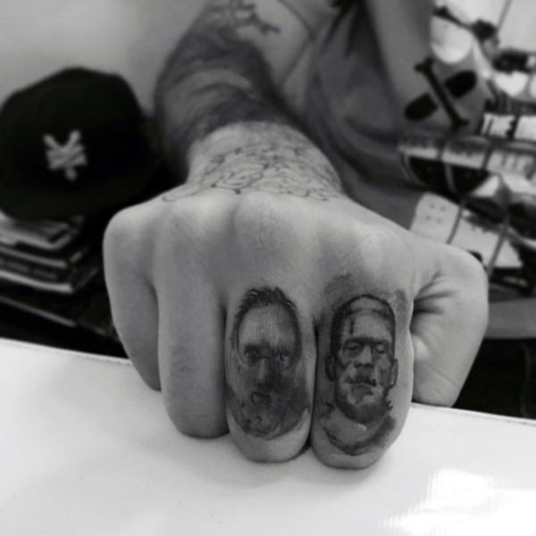 75 Finger Tattoos für Männer - Manly Design-Ideen  