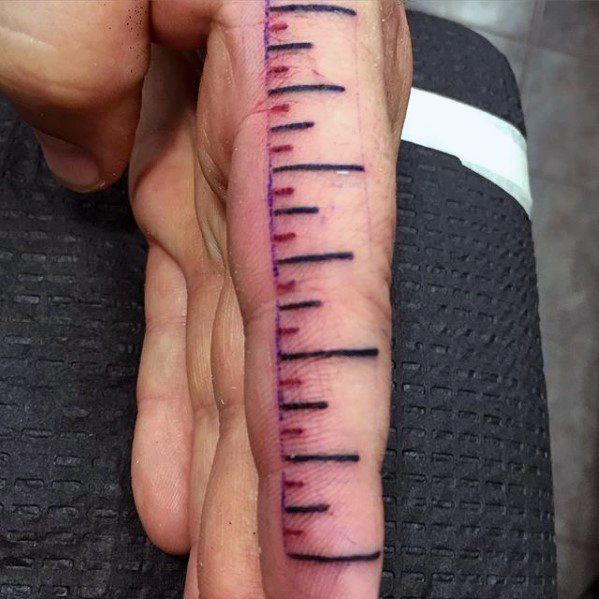 20 Lineal Tattoo Designs für Männer - Messung Tinte Ideen  