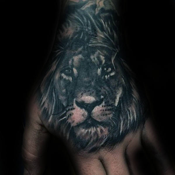 40 Löwen Hand Tattoo Designs für Männer - Noble Ink Ideen  