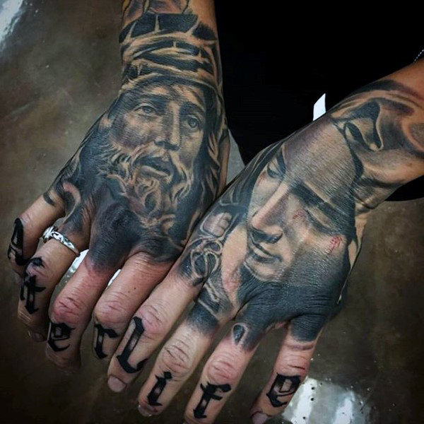 100 religiöse Tattoos für Männer - Heilige Design-Ideen  