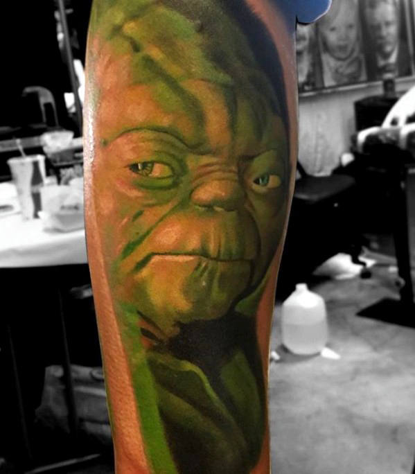 60 Yoda Tattoo Designs für Männer - Jedi Master Ink Ideen  