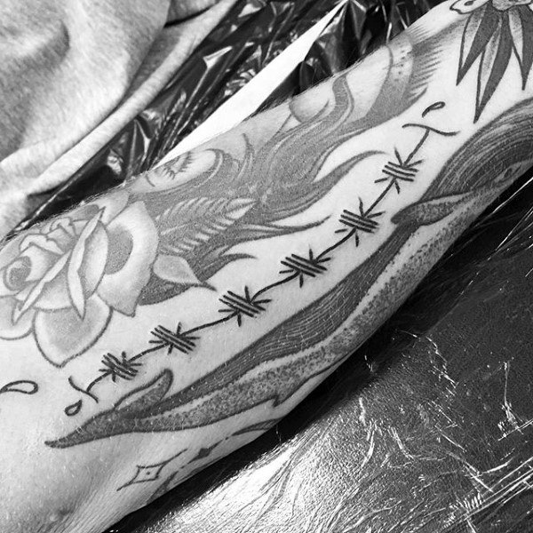 60 Stacheldraht Tattoo Designs für Männer - In Ideen geschnitten  