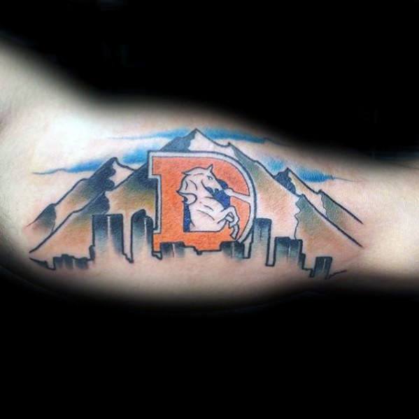 20 Denver Skyline Tattoo Designs für Männer - Colorado Ink Ideen  