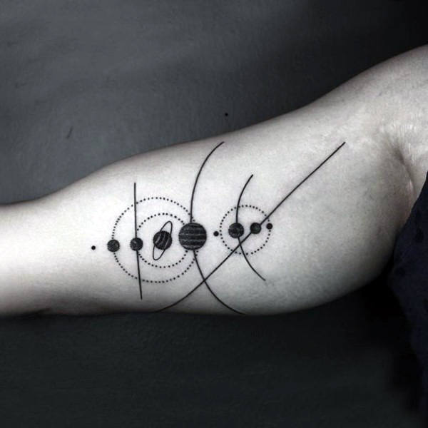 40 Sonnensystem Tattoo-Designs für Männer - Astronomie-Tinte  