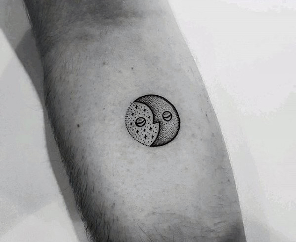 60 Viertel Größe Tattoos für Männer - Mini Design-Ideen  