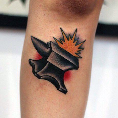 60 Amboss Tattoo Designs für Männer - Eisen Block Tinte Ideen  